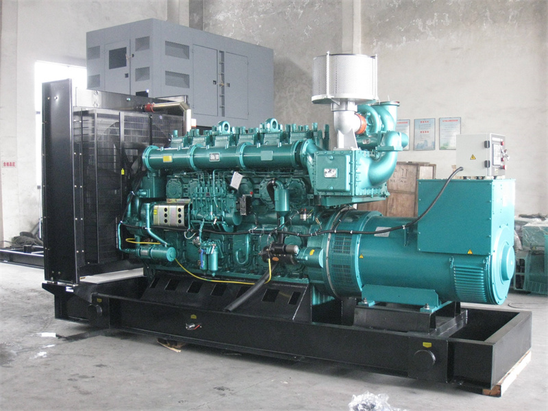 沁源200KW 柴油发电机的油耗是多少？